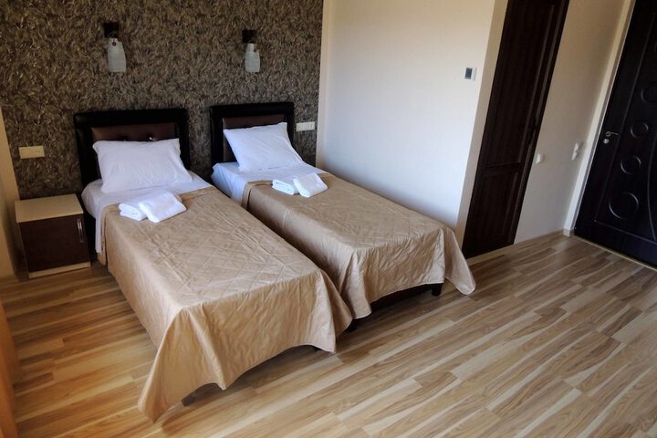 Room 10 of 34
