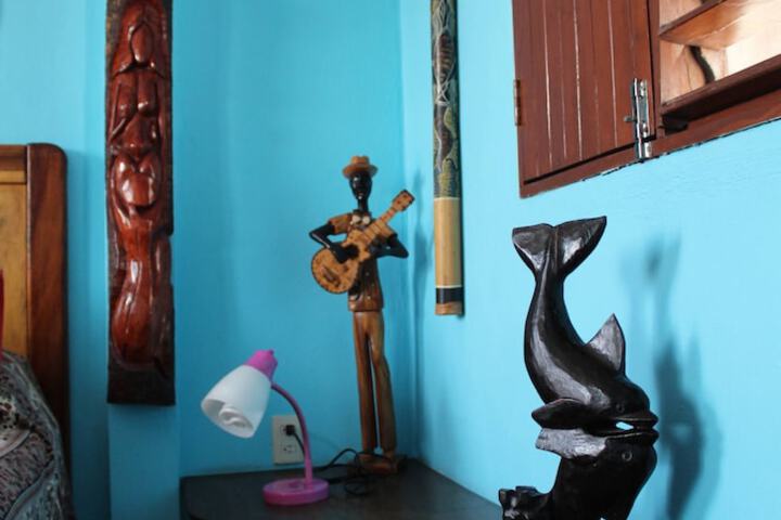 Room 10 of 32