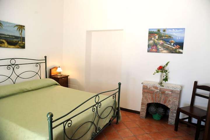 Room 9 of 11