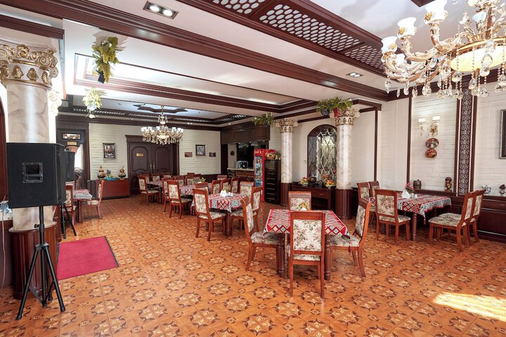 Dining 56 of 88