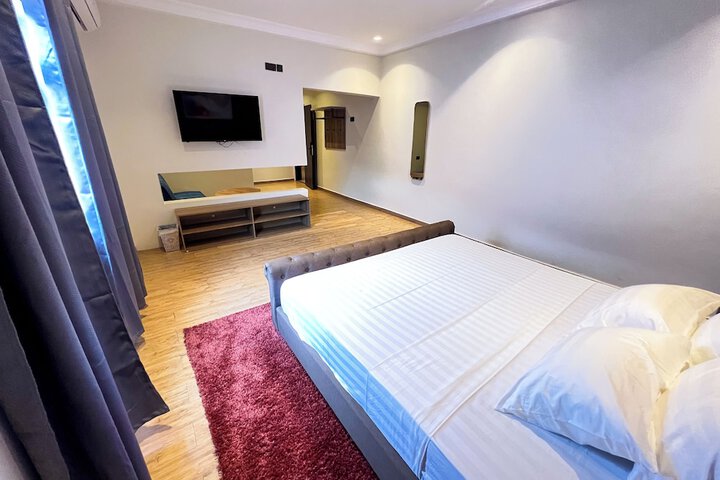 Room 19 of 28