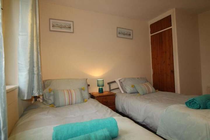Room 6 of 19