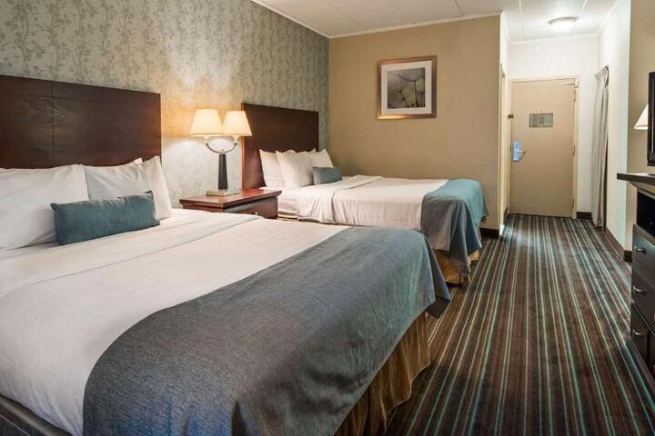2 Queen Beds Accessible (2 of 5)