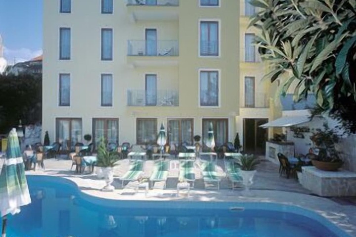 Pool Hotel