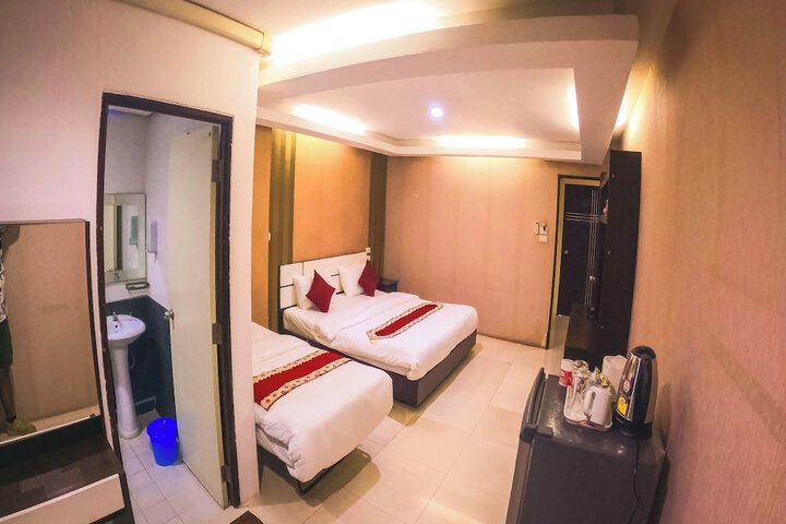 Room 14 of 18