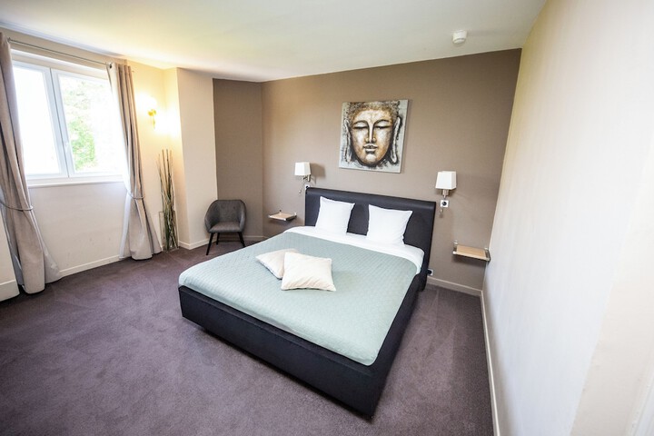 Room 10 of 30