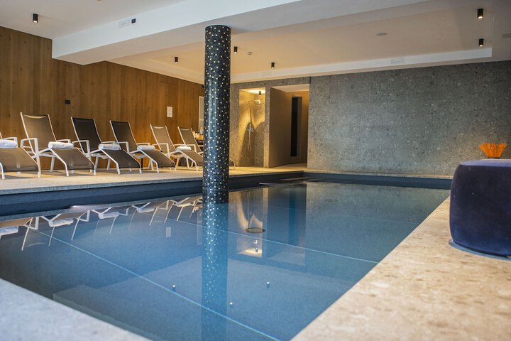 Hotel Pool