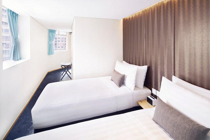 Room 2 of 21
