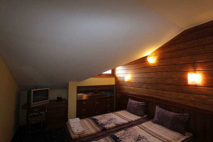 Room 4 of 62