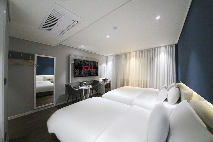 Room 9 of 39