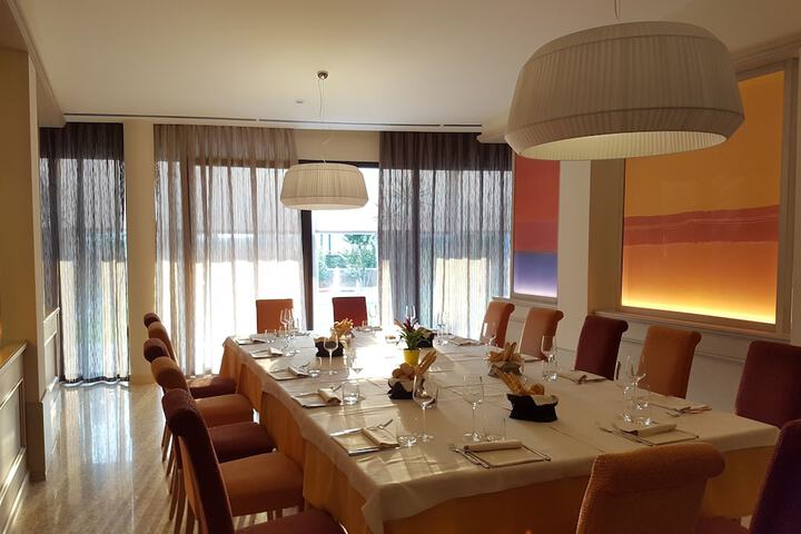 Dining 47 of 75