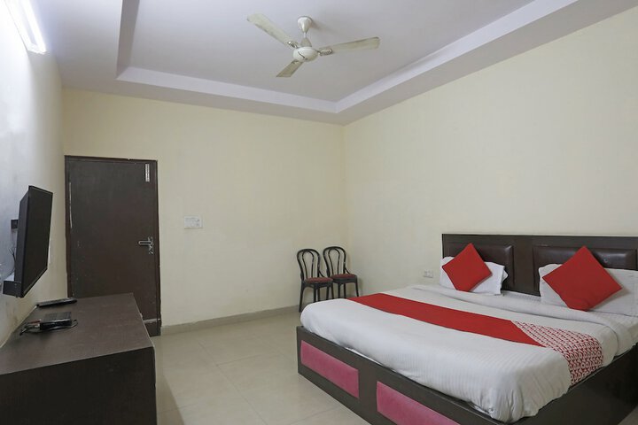 Room 6 of 27