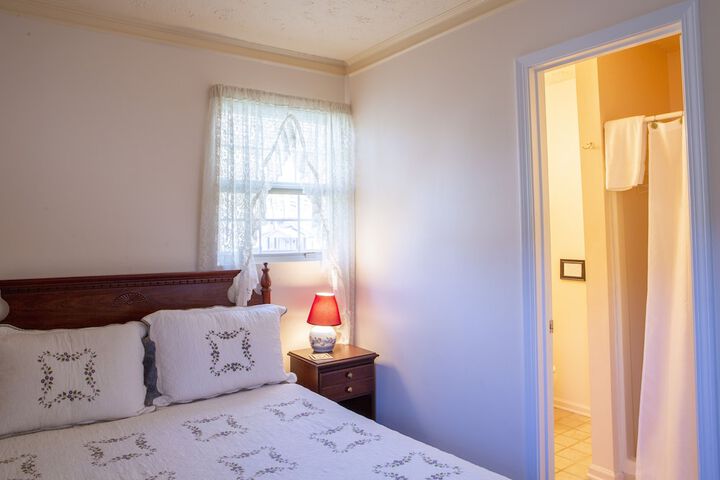 Room 5 of 136