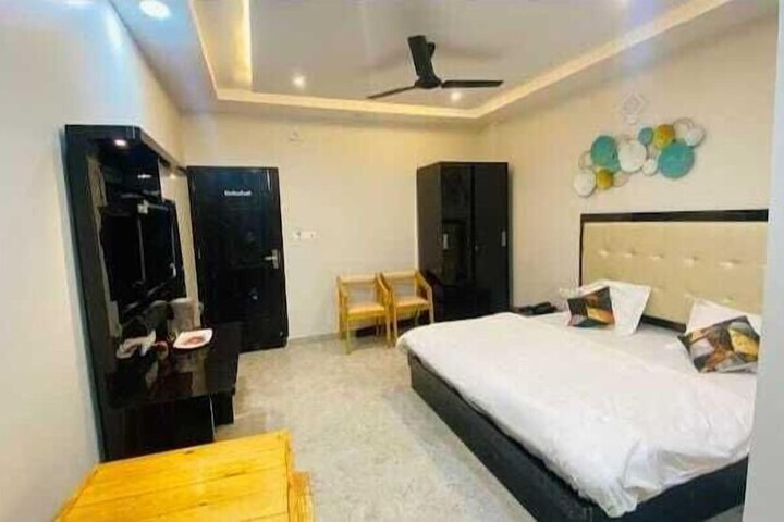 Room 4 of 26