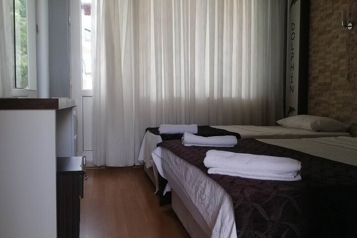 Room 6 of 13