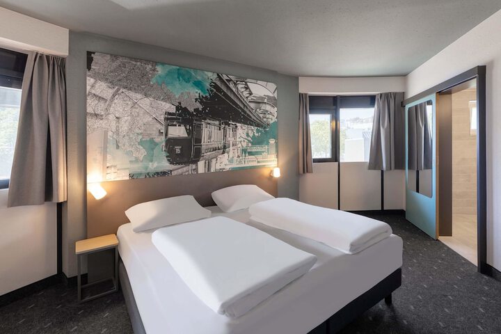 Room 9 of 31