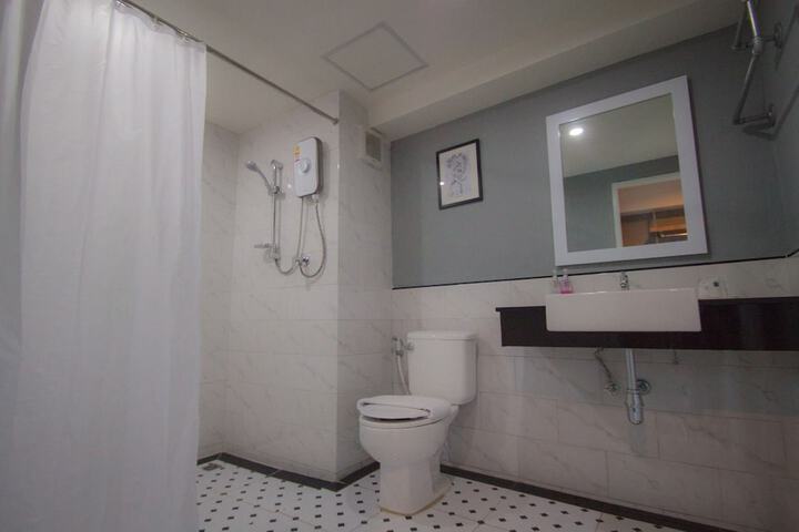 Room 12 of 21
