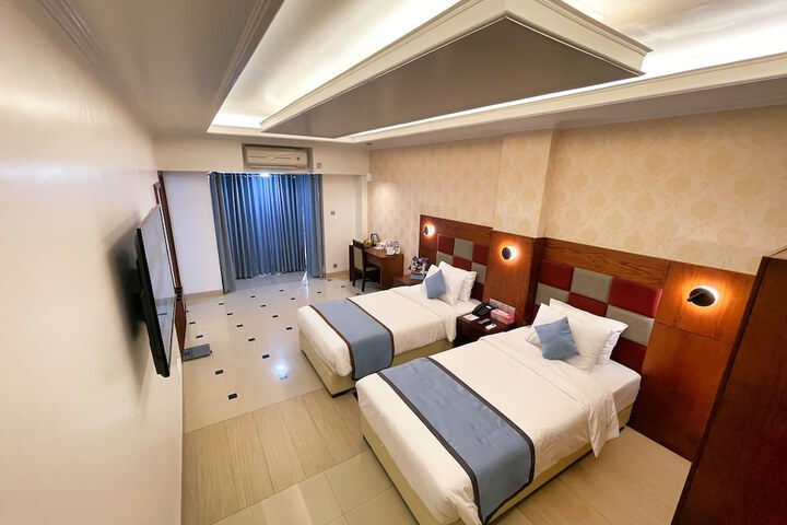Room 7 of 27
