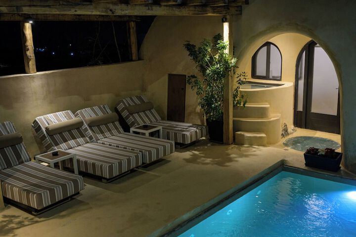Pool 42 of 102