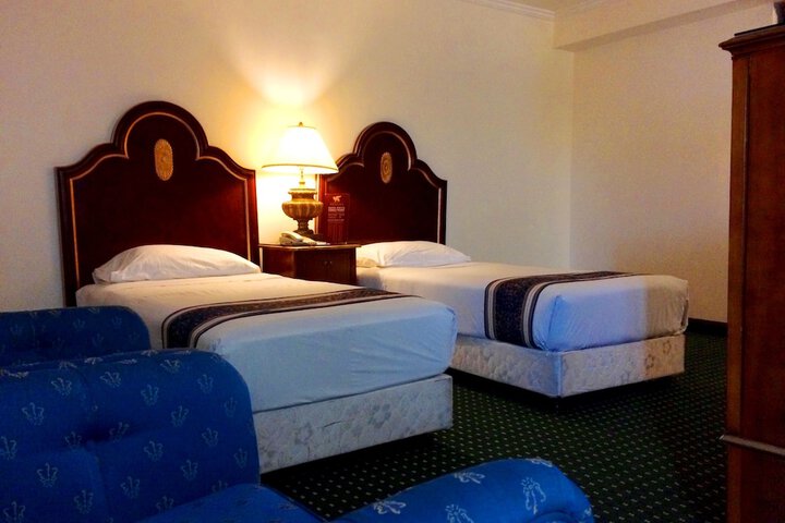 Room 8 of 77