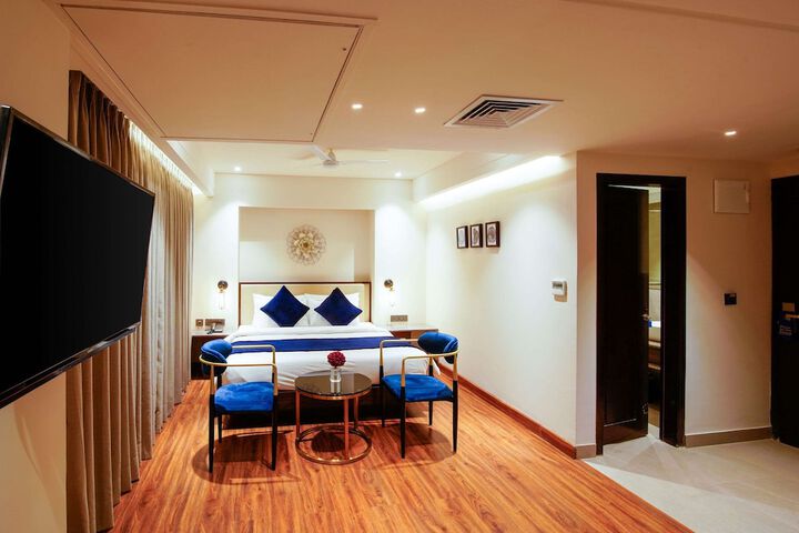 Room 16 of 30
