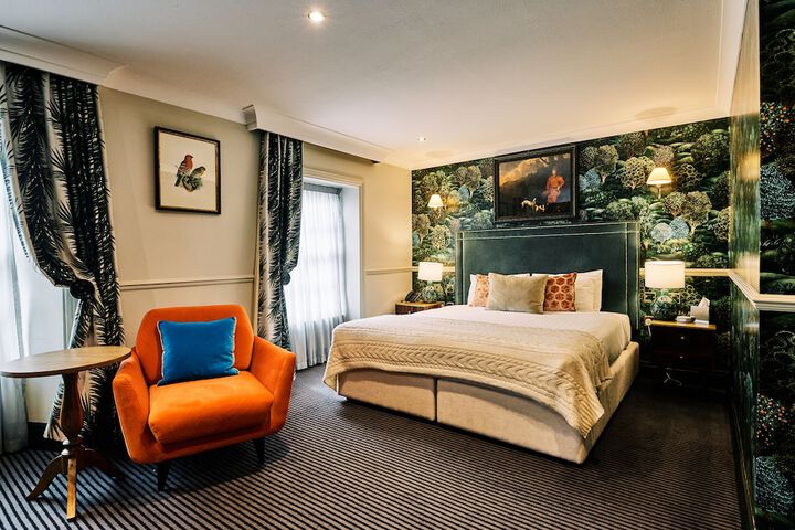 Room 33 of 107