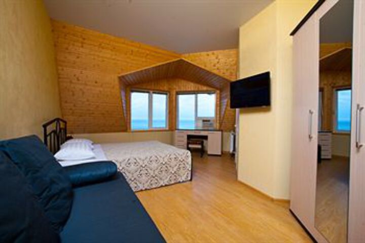 Room 115 of 176