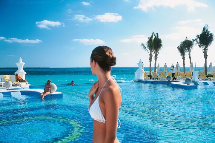 Hotel Pool