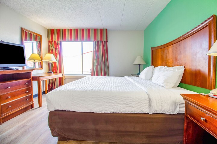 1 King Bed (21 of 38)