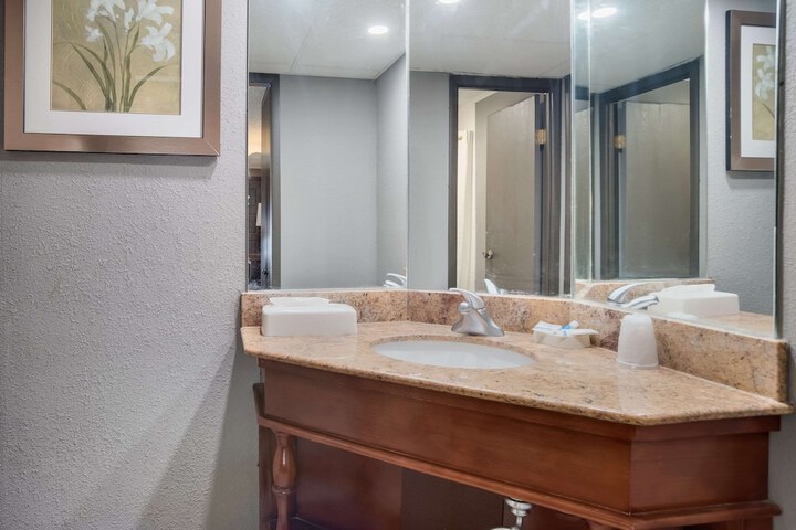 2 Double Beds Accessible Room (13 of 18)