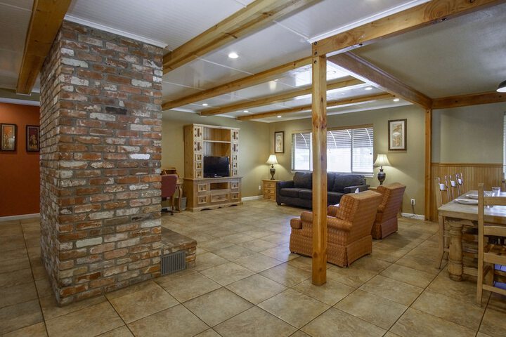 Charm Motel &  Suites in Burney, CA