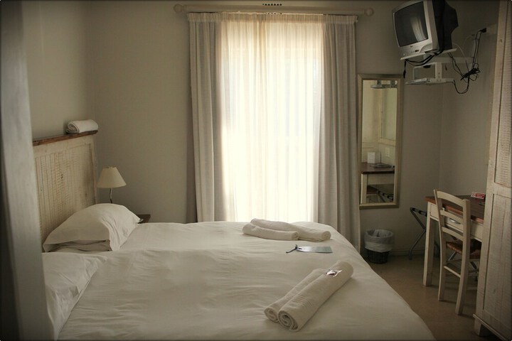 Room 2 of 176