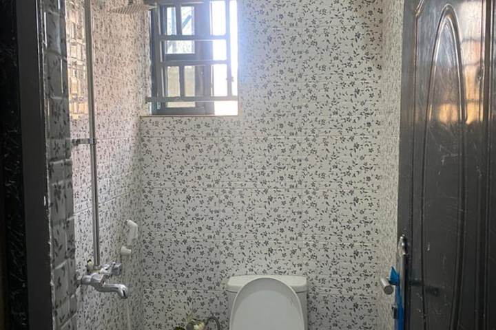 Room 16 of 33