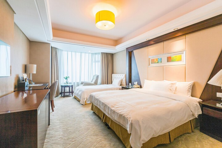 Room 8 of 28