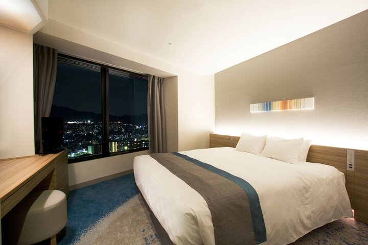 Room 12 of 172