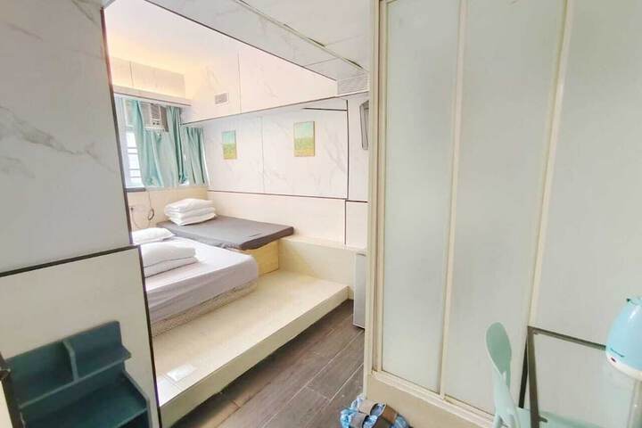 Room 28 of 69
