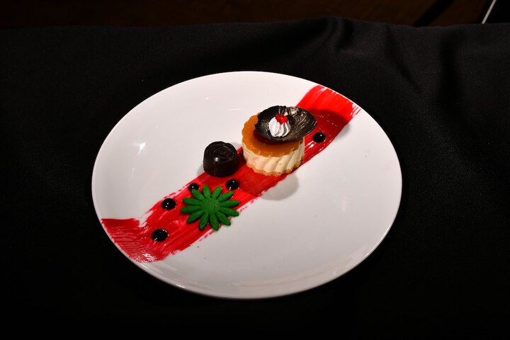 Dining 35 of 61