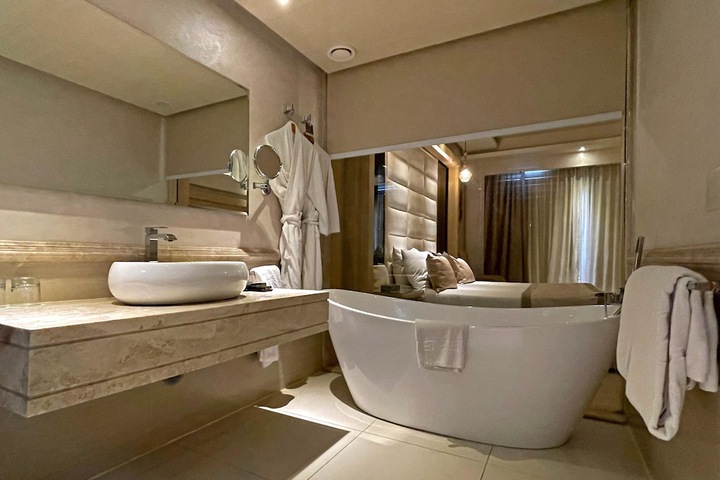 Room 73 of 120