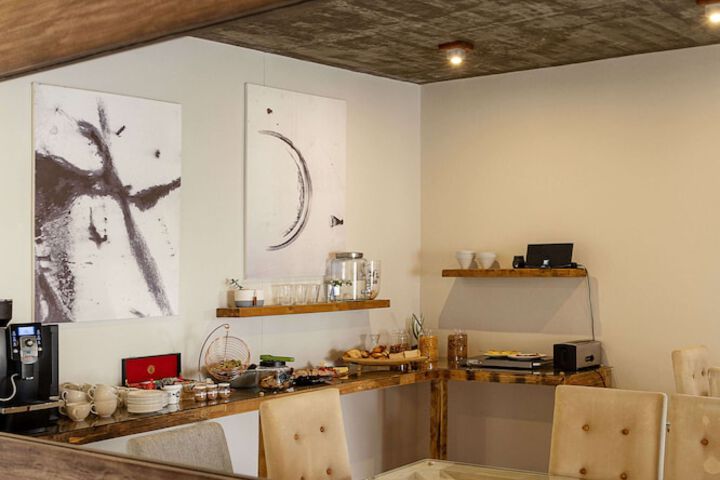 Breakfast area