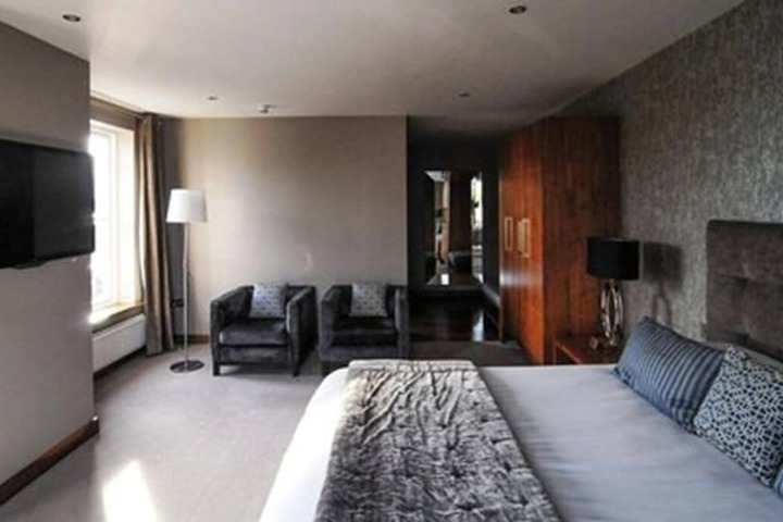 Room 2 of 50