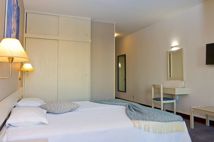 Room 14 of 34