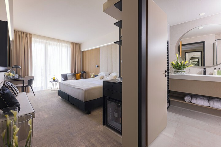 Room 14 of 64