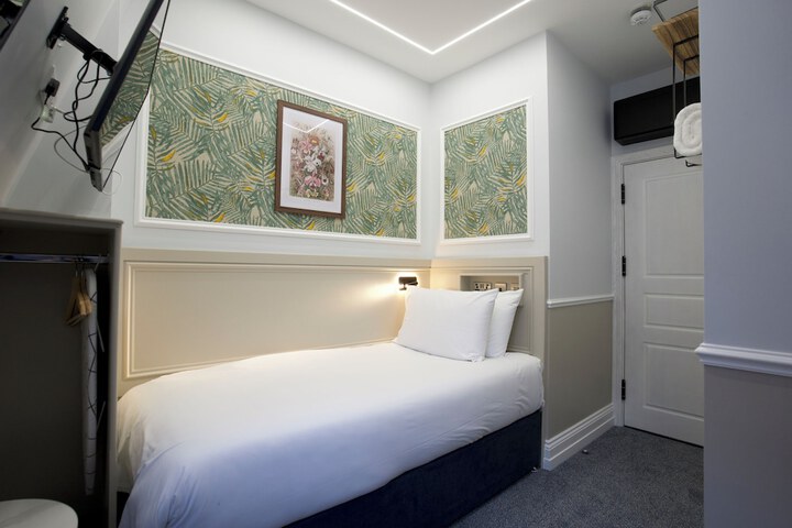 Room 3 of 24