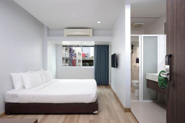 Room 7 of 33