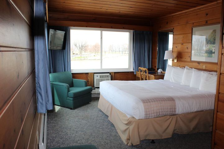 1 King Bed Waterfront (1 of 6)