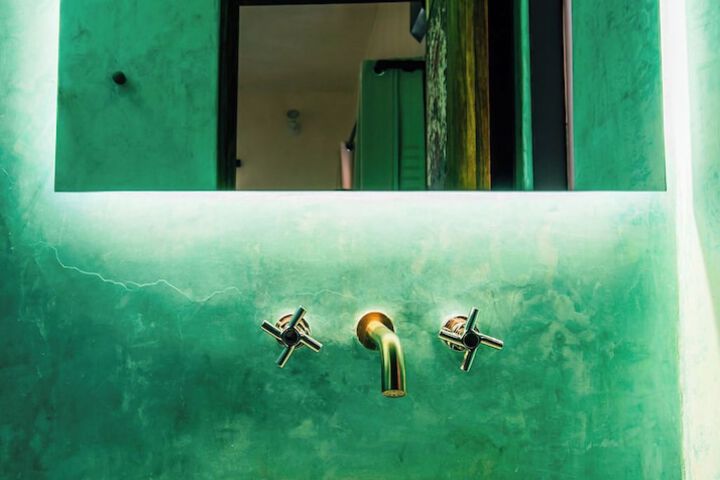 Room 73 of 118