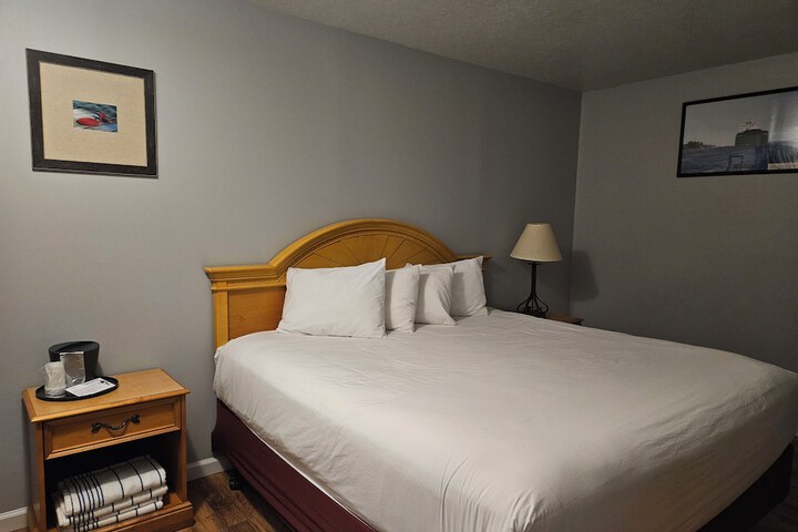 Room 26 of 85