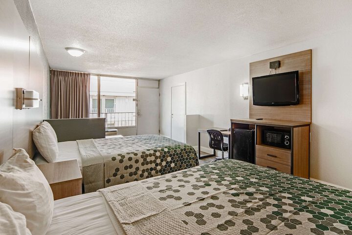 1 Queen Bed (4 of 27)