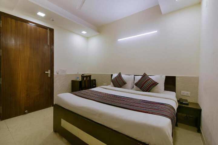 Room 10 of 37