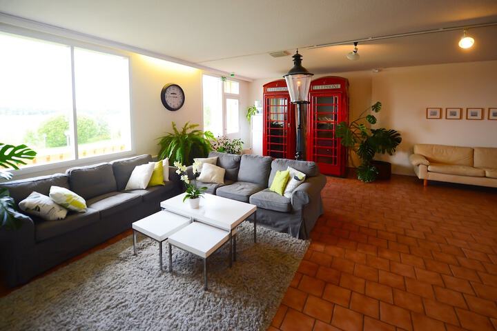 Guest Lobby